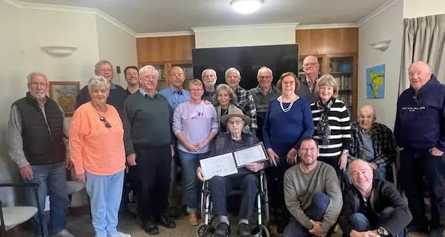 Geoff King recognised for his contribution to Aviation in Temora