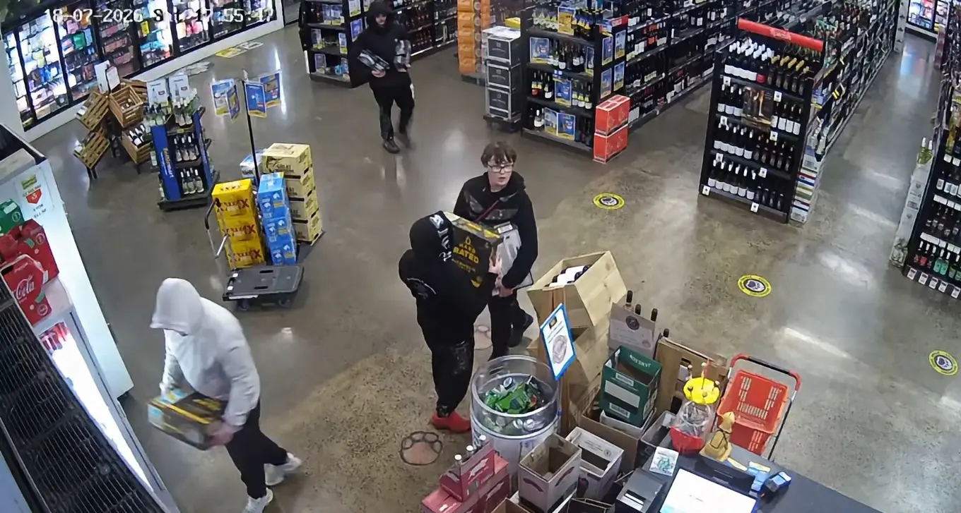Three arrested after Wangaratta bottle shop burglary