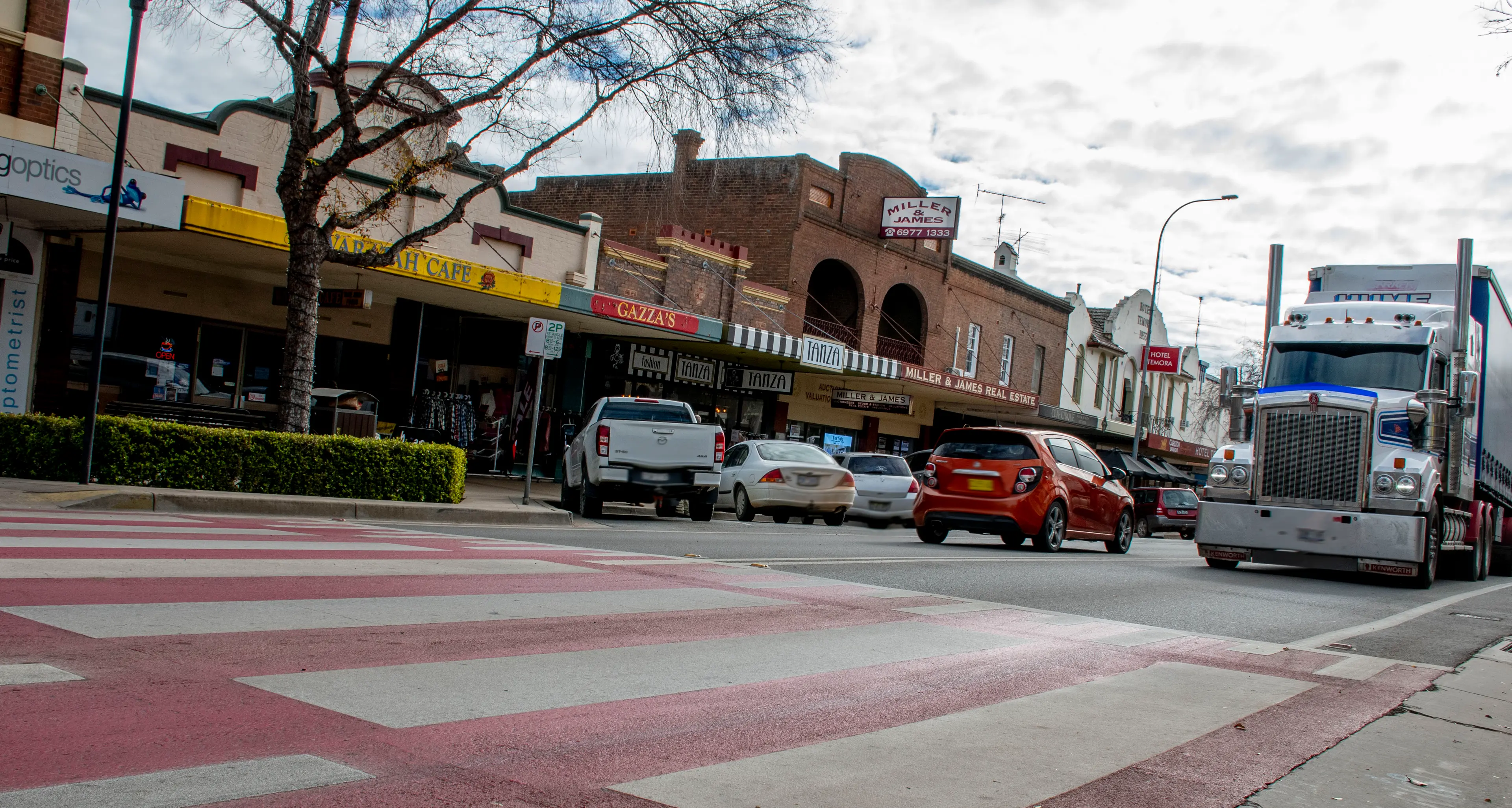 Cross Safely on Hoskins Street
