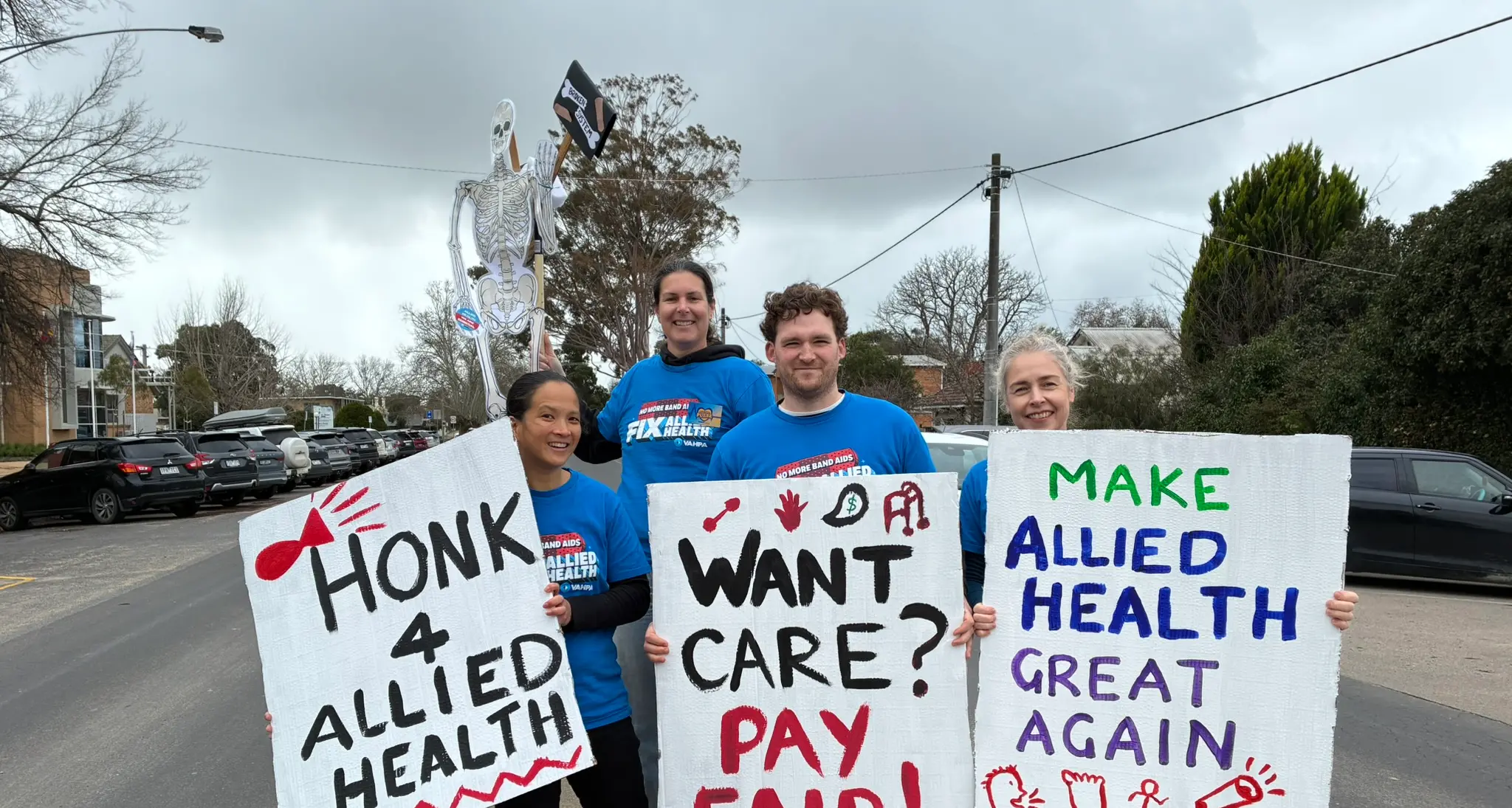 Allied health staff rally outside Northeast Health Wangaratta